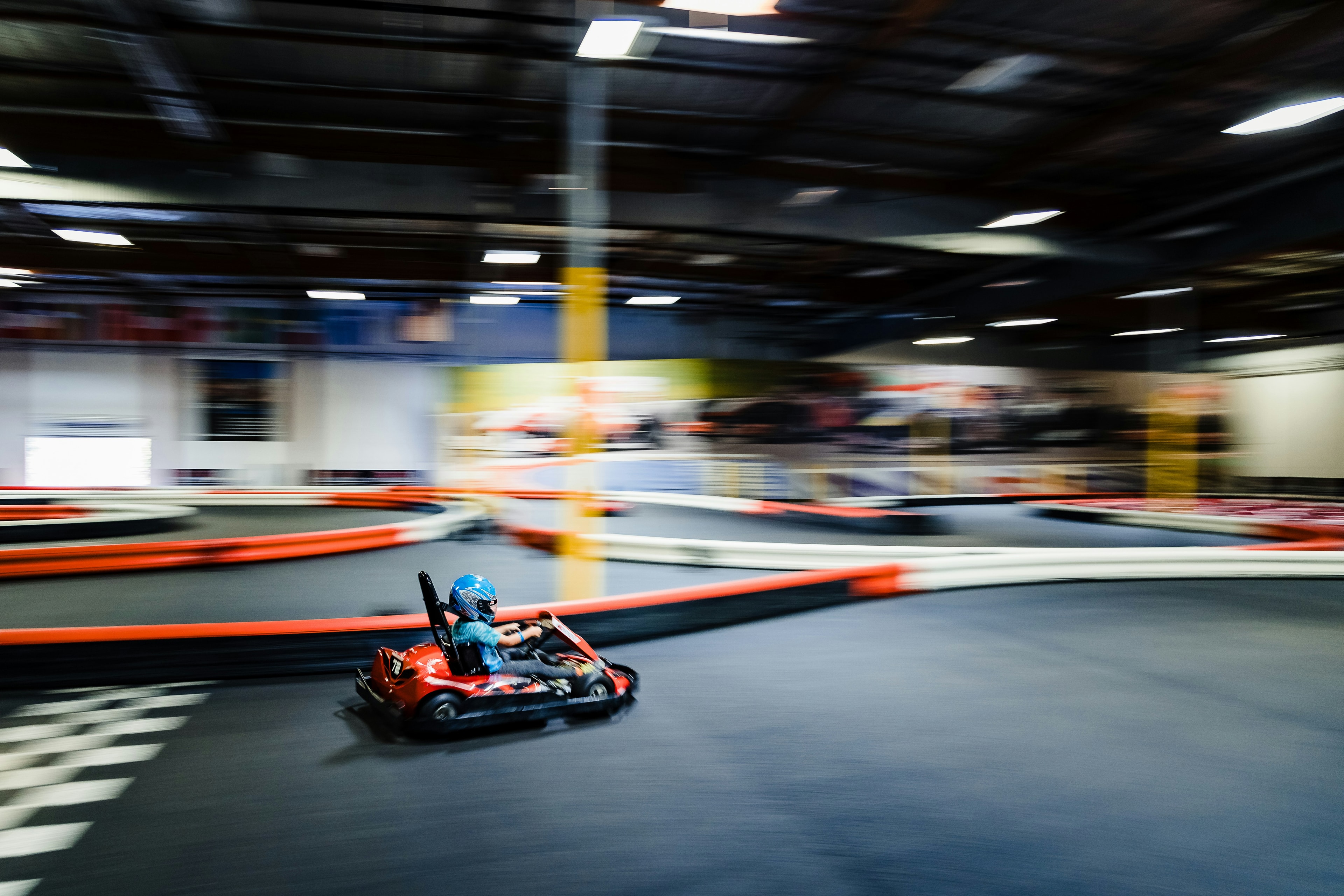 Kart indoor em alta velocidade